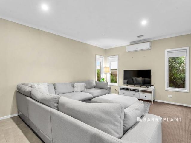 Modern 4 bed in the Waterford Estate