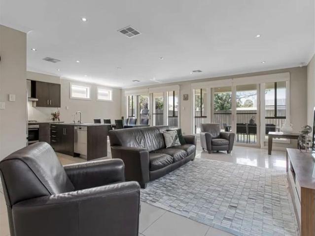 Modern 4 bedroom and a study Rental Family Home $950/week