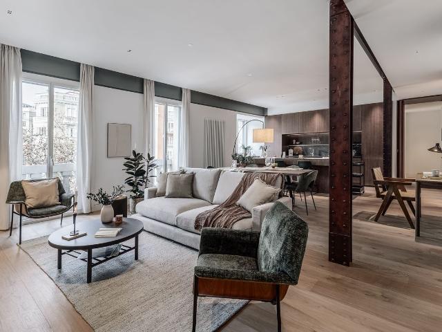 Modern 4 Bedroom Apartment with Ducted Air Conditioning on Francisco Silvela Street, Madrid Amsterdam Apartments for Rent
