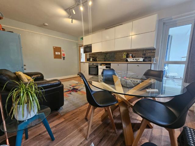 Modern 4 Bedroom Apartment in Angel