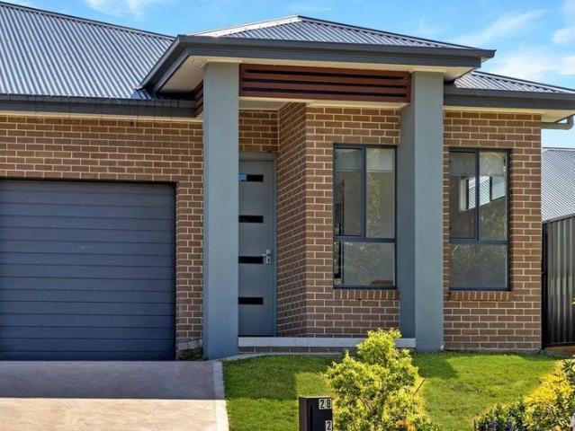 Modern 4 Bedroom Duplex with Covered Alfresco & Private Backyard