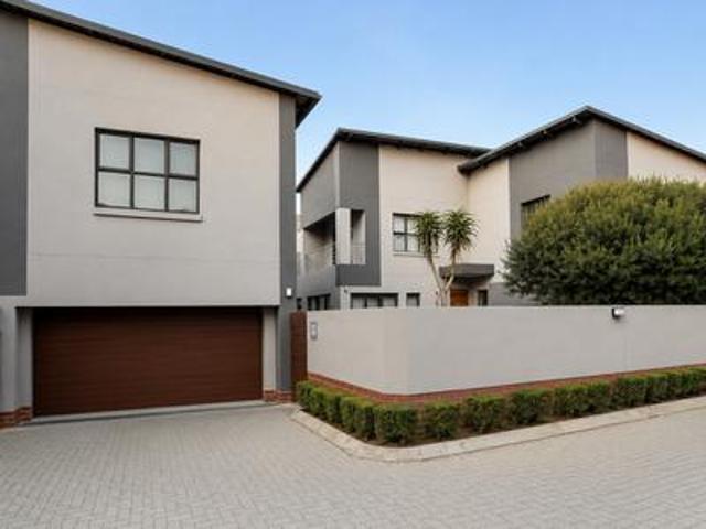 modern 4 bedroom duplex cluster to l.