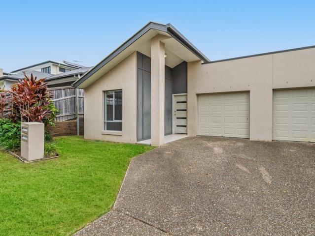 Modern 4 Bedroom Duplex in Bellbird Park!