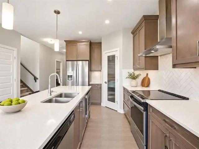 Modern 4 Bedroom Detached Home in Savanna, NE Calgary — 4 Bedrooms House
