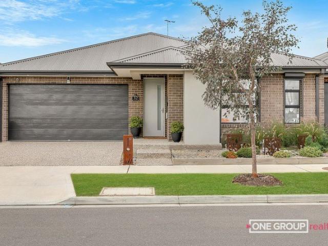 Modern 4 Bedroom Family Home Merrifield Estate, Mickleham