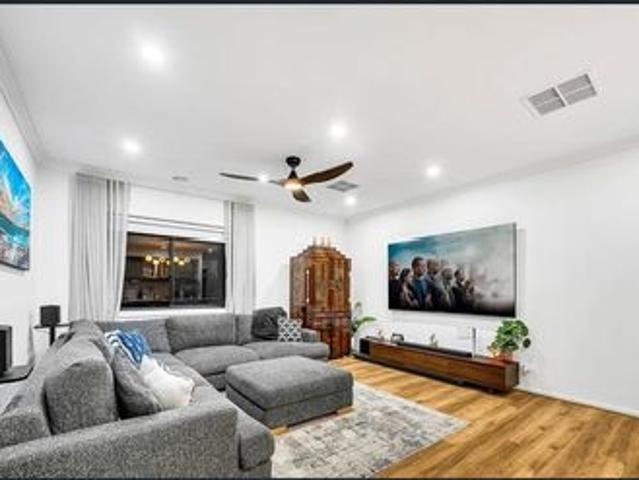 Modern 4 Bedroom Family Home for Lease in Clyde North!