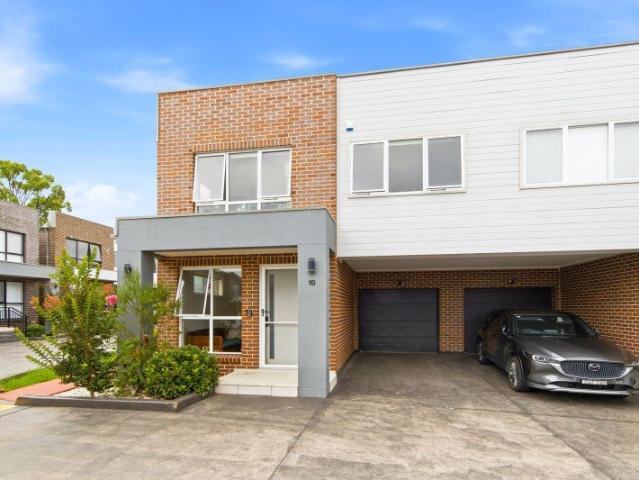 Modern 4 Bedroom Family Home for Rent in Box Hill Contact us today to arrange a private inspection. Jonas Liu 0415 558 502