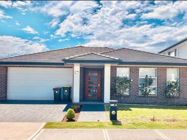 Modern 4 Bedroom Family Home in Marsden Park