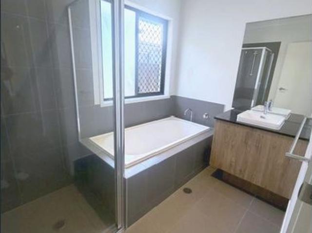 Modern 4 Bedroom Family Home in a Convenient Coomera Location