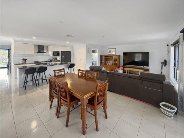 Modern 4 Bedroom Family Home in Geneva