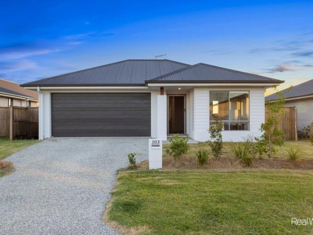 Modern 4 Bedroom Family Home in Gleneagle