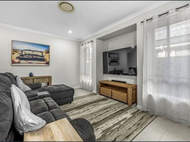 Modern 4 Bedroom Family Home in Heritage Parc