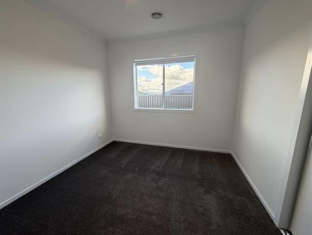 Modern 4 Bedroom Family Home in Popular Leneva Estate
