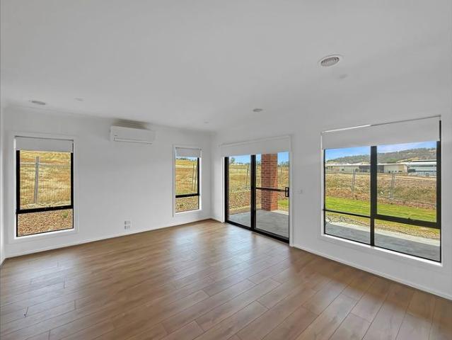 Modern 4 Bedroom Family Home in Popular Leneva Estate