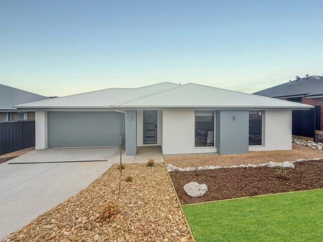 Modern 4 Bedroom Family Home in Popular Leneva Estate