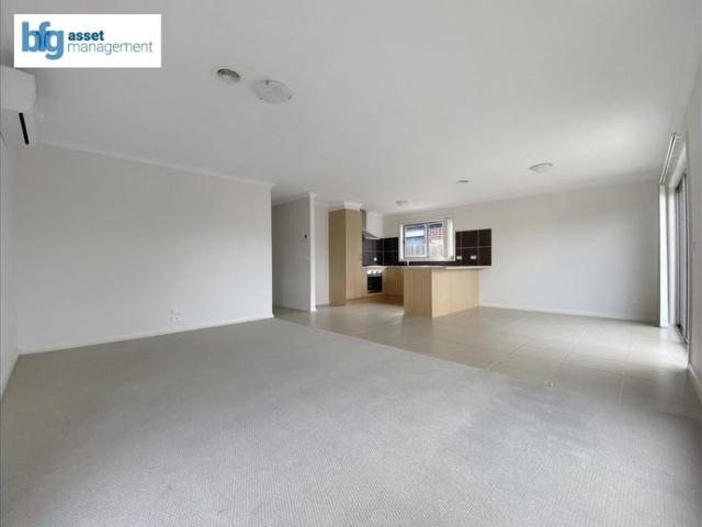 Modern 4 Bedroom Family Home in Prime Armstrong Creek Location!