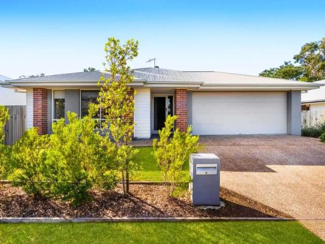 Modern 4 Bedroom Family Home in Prime Bellbird Park Location