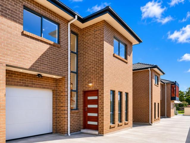 MODERN 4 BEDROOM FAMILY HOME IN PRIME LOCATION