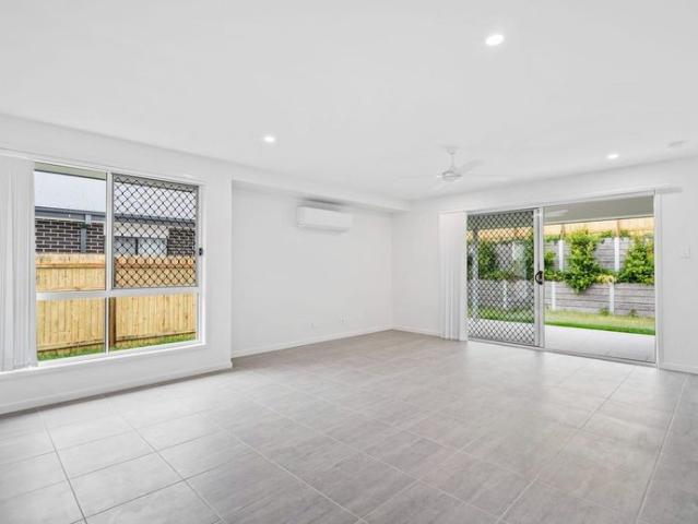 Modern 4 Bedroom Family Home in Prime Victoria Point Location!