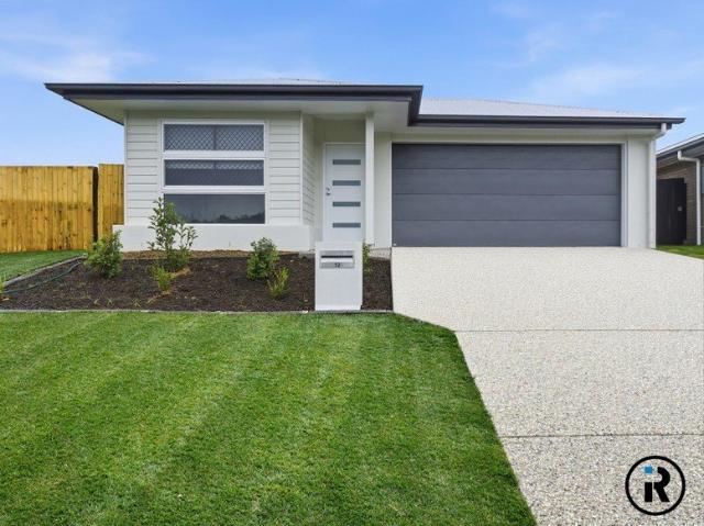 Modern 4 Bedroom Family Home in Prime White Rock Location