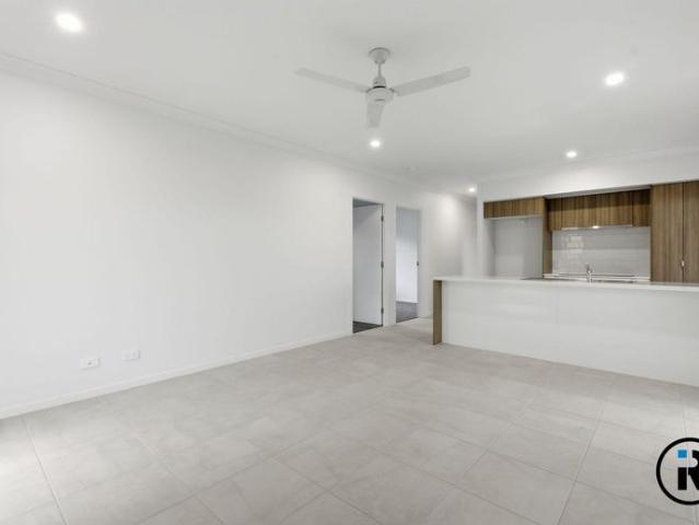 Modern 4 Bedroom Family Home in Prime White Rock Location