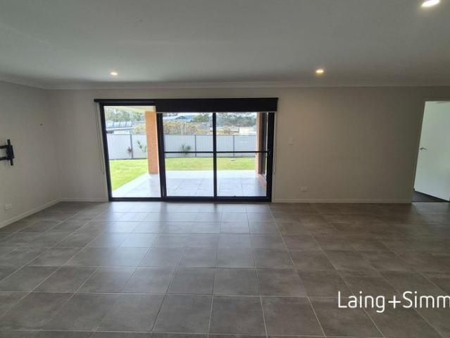 Modern 4 Bedroom Family Home in Quiet Cul de Sac