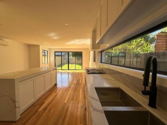 Modern 4 Bedroom Family Home in Quiet Location
