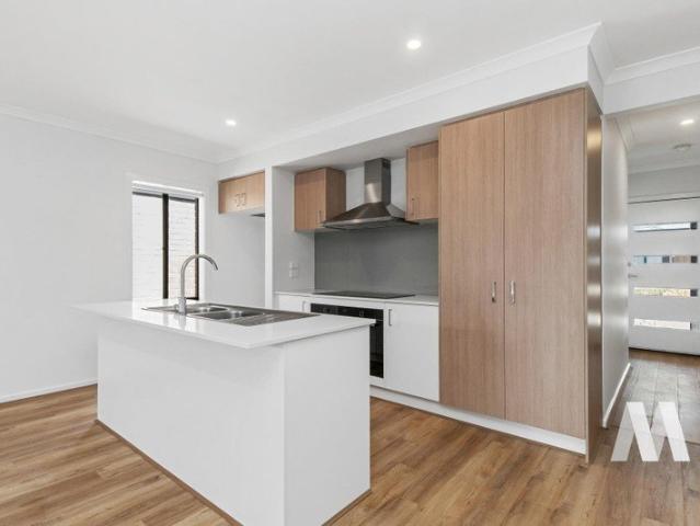 Modern 4 Bedroom Family Home in the Heart of Sunbury