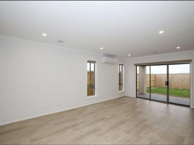Modern 4 Bedroom Family Home in Thornhill Park