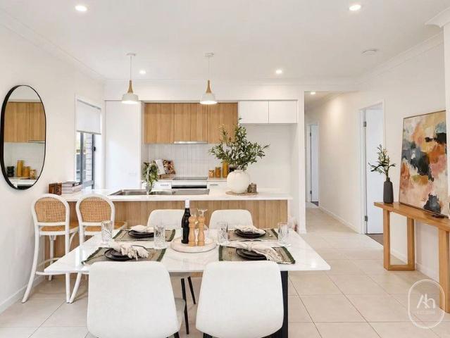 Modern 4 Bedroom Family Home with Double Garage in Greenbank