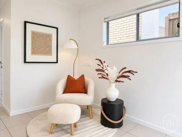Modern 4 Bedroom Family Home with Double Garage in Greenbank