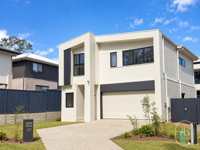 Modern 4 Bedroom Family Home with Double Garage in Pallara