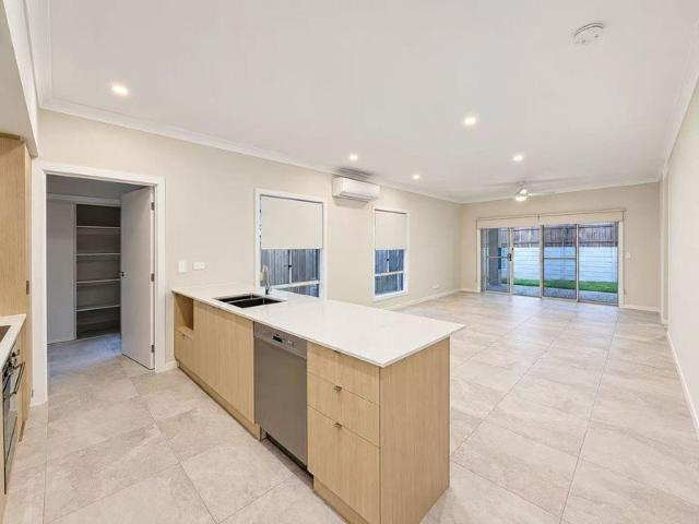 Modern 4 Bedroom Family Home with Double Garage in Redbank Plains