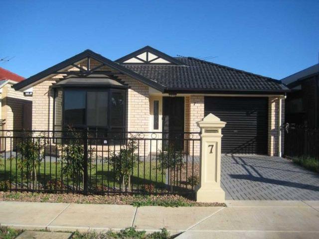 Modern 4 Bedroom Family Home with Ducted Air Conditioning and Solar Panels