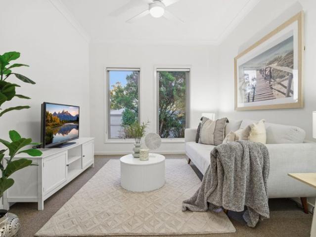 Modern 4 Bedroom Family Home with Soaring 2.7m Ceilings in Quiet Cul de Sac