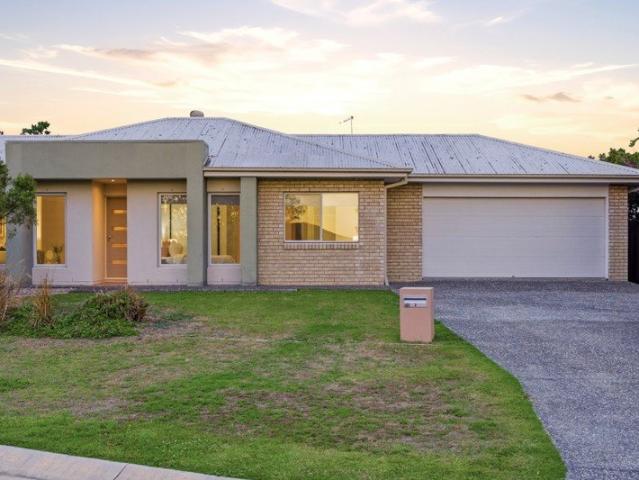 Modern 4 Bedroom Family Home with Soaring 2.7m Ceilings in Quiet Cul de Sac