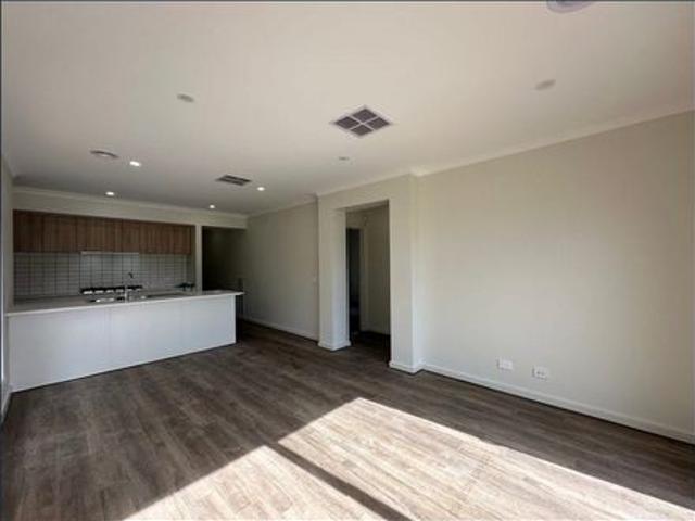 Modern 4 Bedroom Family Home with Solar Panels