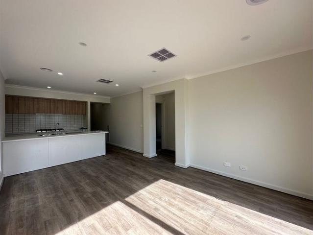 Modern 4 Bedroom Family Home with Solar Panels