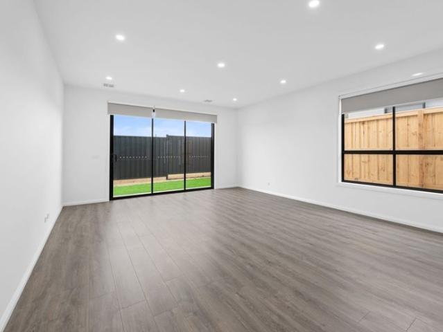 Modern 4 Bedroom Family Home with Refrigerated Heating & Cooling