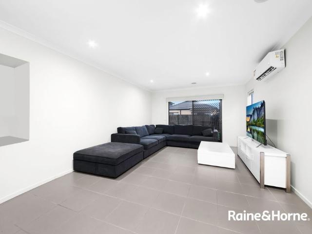 Modern 4 Bedroom Family Home with Rumpus Room in Narre Warren South