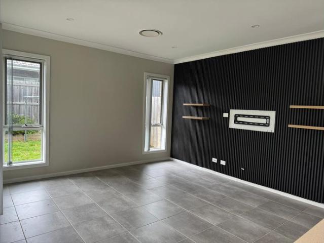 MODERN 4 BEDROOM FAMILY HOME