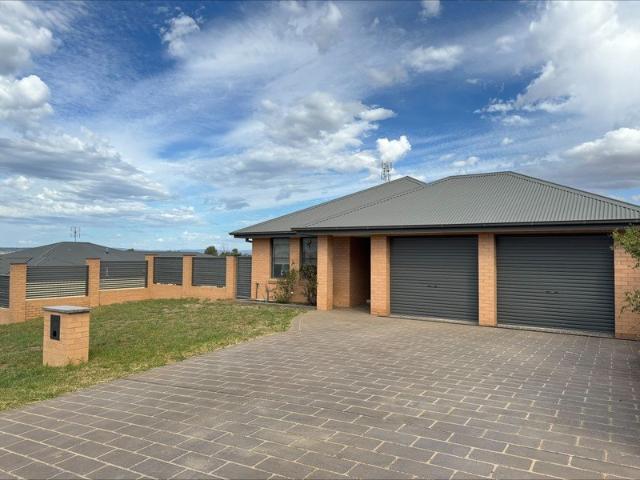 MODERN 4 BEDROOM FAMILY HOME