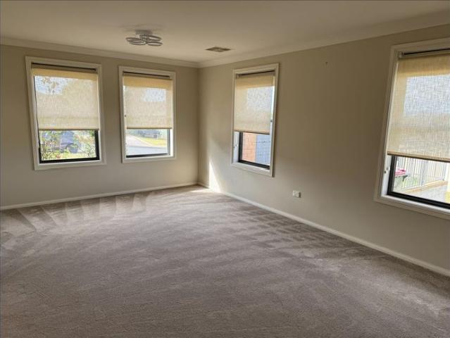 MODERN 4 BEDROOM FAMILY HOME