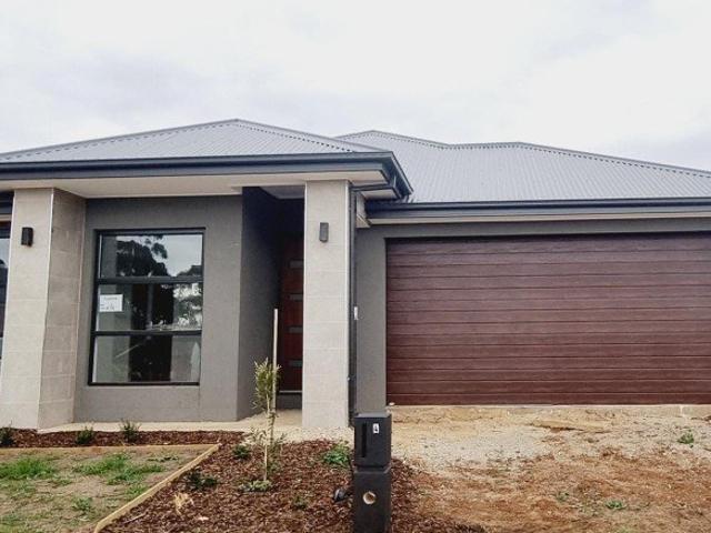 Modern 4 Bedroom Family Residence in Grandview Estate
