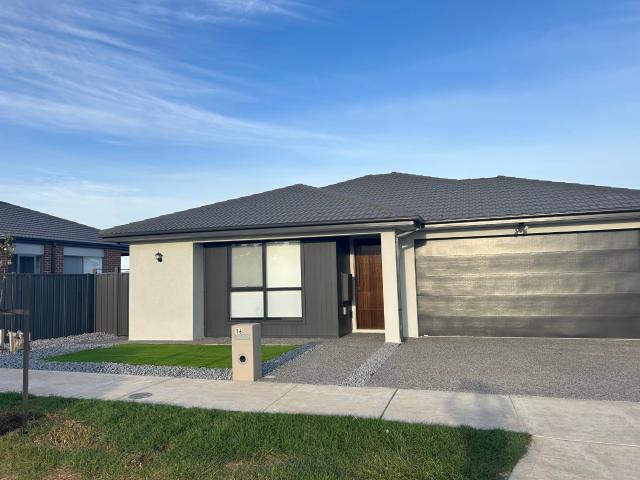 Modern 4 Bedroom Home| 2 Bathrooms + Powder Room | 2 Car | Solar & Refrigerated Cooling