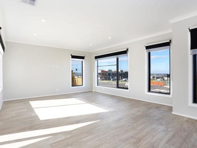 MODERN 4 BEDROOM HOME