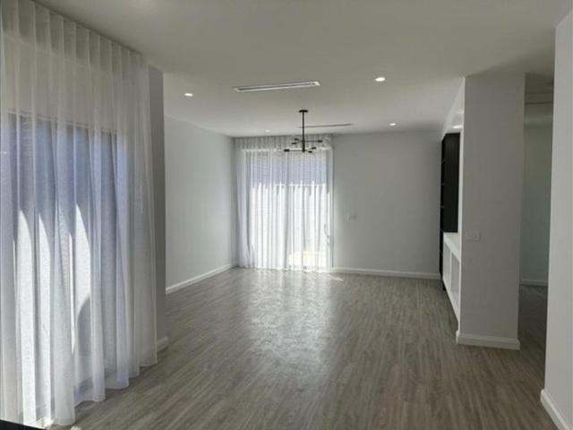MODERN 4 BEDROOM HOME