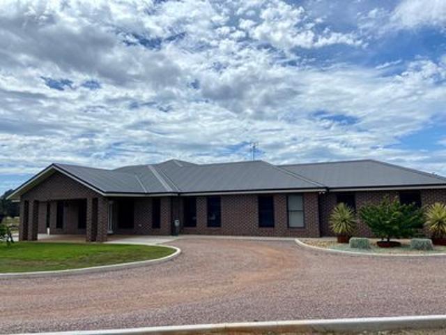 MODERN 4 BEDROOM HOME FULLY FURNISHED