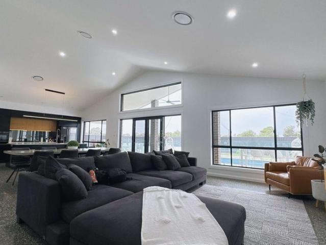MODERN 4 BEDROOM HOME FULLY FURNISHED