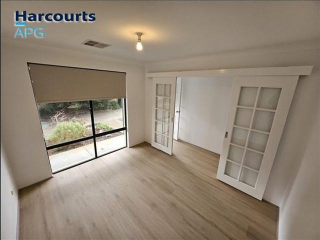 Modern 4 Bedroom Home in Carey Park Solar Panels and Secure Parking